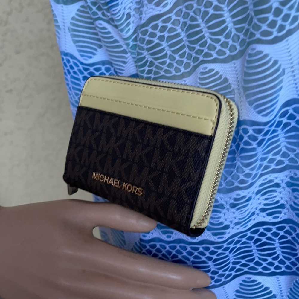 Michael Kors Medium Zip Around Card Case - Picture 7 of 16